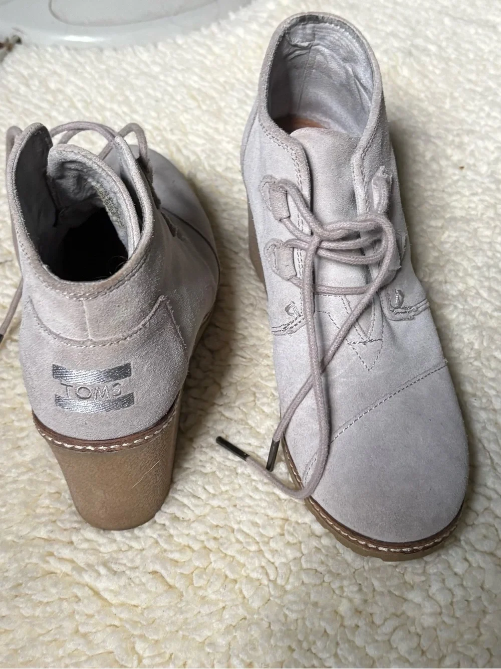 Tom’s Women's Lace-Up Suede Ankle Boot in Light Gray